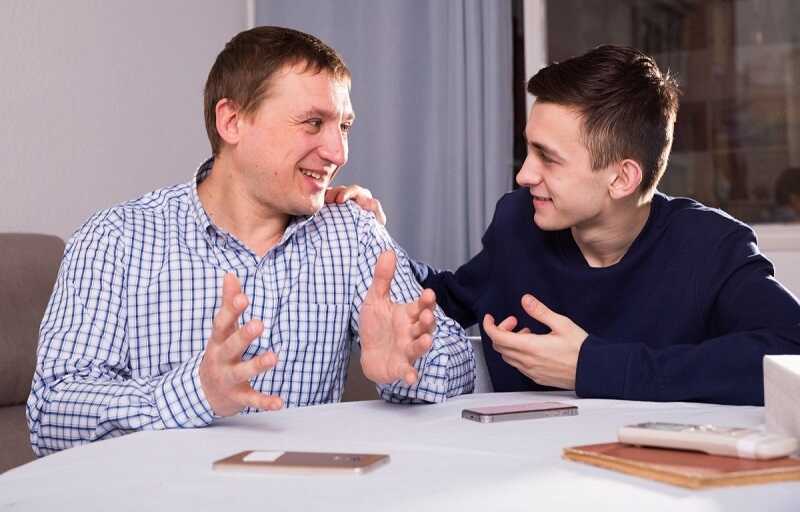 Phụ huynh nên cởi mở nói chuyện cùng con về vấn đề giới tính