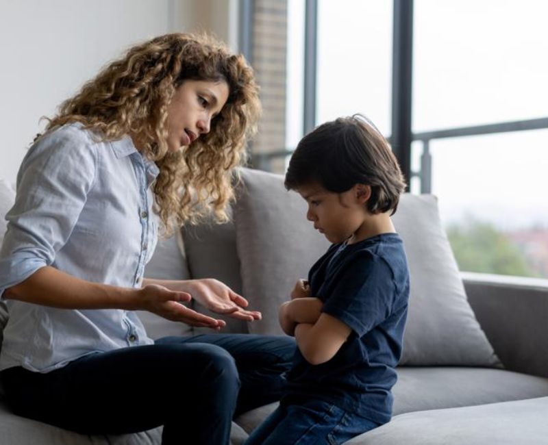 Kiểm soát bản thân, tránh nổi nóng khi dạy con