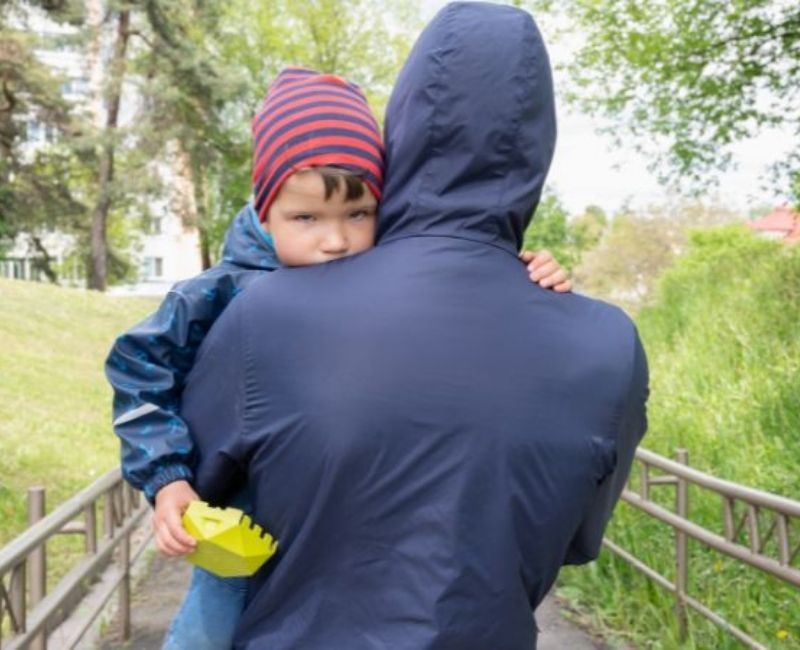 Giáo dục trẻ không đi theo người lạ