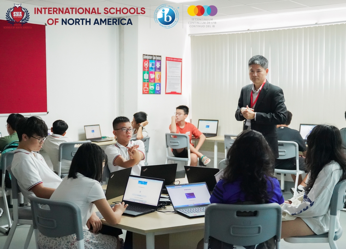 Học sinh học lập trình tại SNA