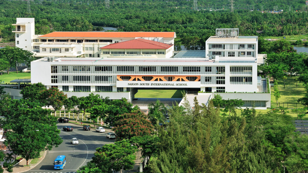 Cổng trường Saigon South International School tại 78 Nguyễn Đức Cảnh Quận 7 TP.HCM